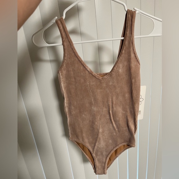 Aura Tan Bodysuit - Picture 4 of 6